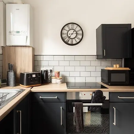 3br In - Perfect For Family Apartment *