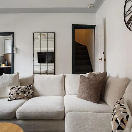 3br In - Perfect For Family شقة ليدز