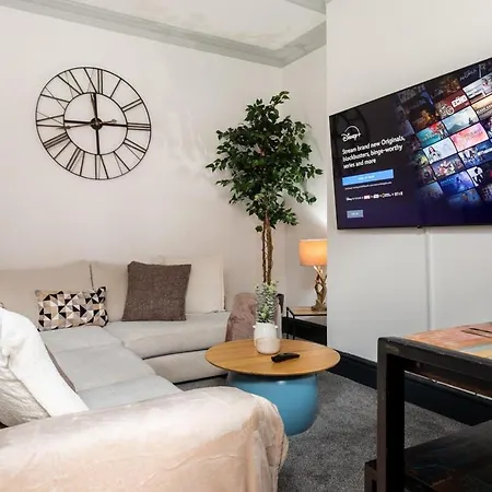 3br In - Perfect For Family Apartment *