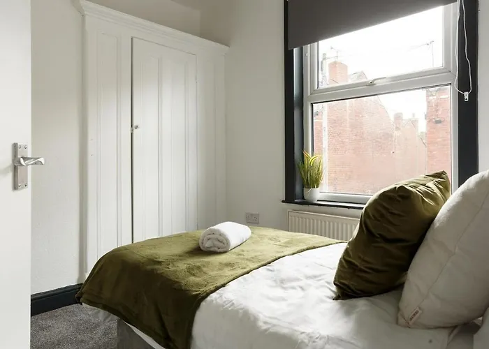 3br In - Perfect For Family * Leeds (West Yorkshire)