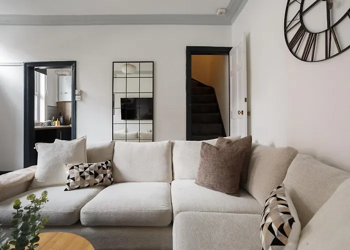 3br In - Perfect For Family Апартаменти Лідс