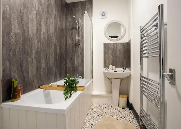 3br In - Perfect For Family Апартаменти Лідс