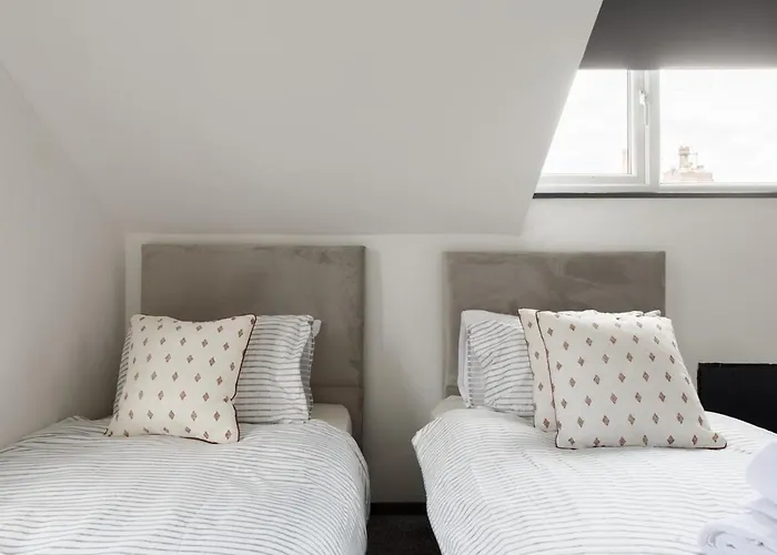 דירה 3br In - Perfect For Family לידס