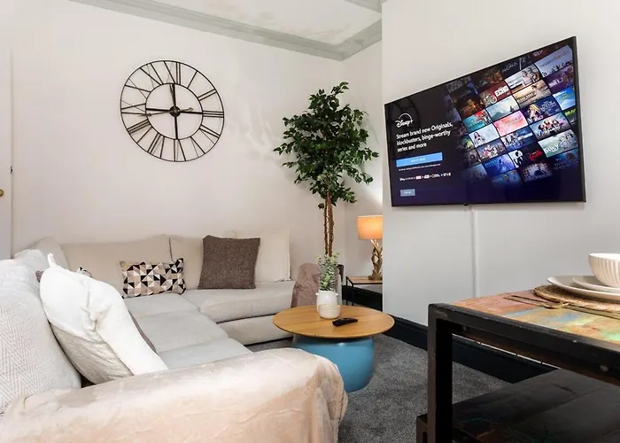 3br In - Perfect For Family דירה *